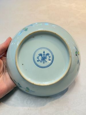 A Chinese doucai 'sanduo' plate, ingot, brush and ruyi mark, Yongzheng — photo 2