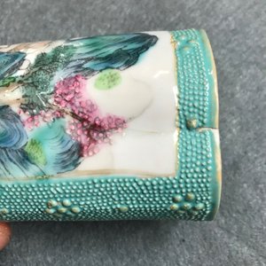 A Chinese doucai seal paste box and a famille rose brush pot, Qianlong marks, 19th C. — photo 14