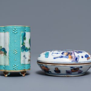 A Chinese doucai seal paste box and a famille rose brush pot, Qianlong marks, 19th C. — photo 3