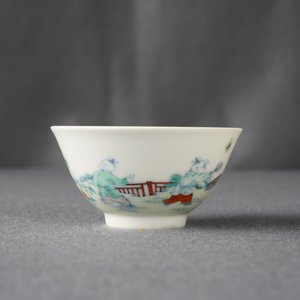 A Chinese doucai tea bowl with playing boys, Yongzheng mark, 19/20th C. — photo 9