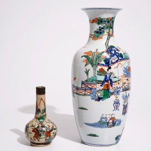 A Chinese doucai vase, Kangxi mark, with a Nanking famille rose crackle glaze vase, 19/20th C. — 照片 4