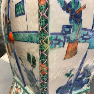 A Chinese doucai vase with elephant handles, Qianlong/Jiaqing — 照片 20