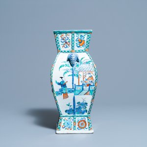 A Chinese doucai vase with elephant handles, Qianlong/Jiaqing — 照片 3