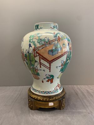 A Chinese doucai vase with gilt bronze mount, Chenghua mark, 19th C. — photo 4