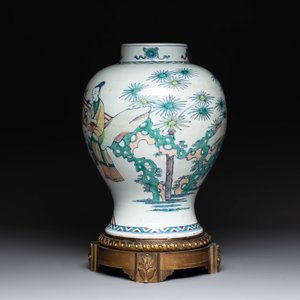 A Chinese doucai vase with gilt bronze mount, Chenghua mark, 19th C. — photo 3