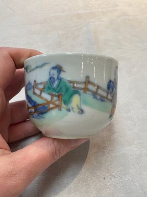 A Chinese doucai 'Zhou Dunyi 周敦颐' cup on wooden stand, Xianfeng mark and of the period — photo 2