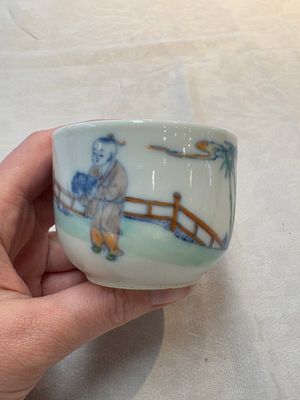 A Chinese doucai 'Zhou Dunyi 周敦颐' cup on wooden stand, Xianfeng mark and of the period — photo 3