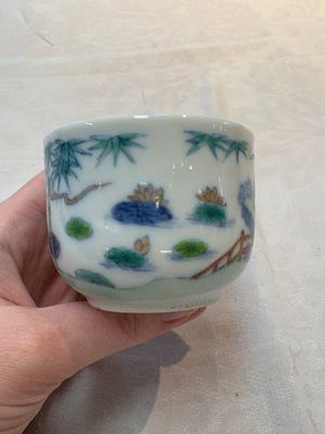 A Chinese doucai 'Zhou Dunyi 周敦颐' cup on wooden stand, Xianfeng mark and of the period — photo 5