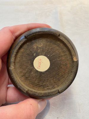 A Chinese doucai 'Zhou Dunyi 周敦颐' cup on wooden stand, Xianfeng mark and of the period — photo 9