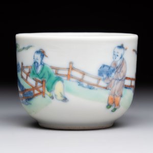 A Chinese doucai 'Zhou Dunyi 周敦颐' cup on wooden stand, Xianfeng mark and of the period — photo 2