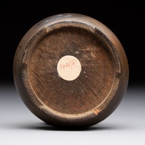 A Chinese doucai 'Zhou Dunyi 周敦颐' cup on wooden stand, Xianfeng mark and of the period — photo 9