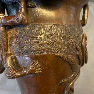 A Chinese dragon-handled bronze vase, Ming — photo 18