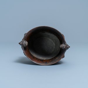 A Chinese dragon-handled bronze vase, Ming — photo 6