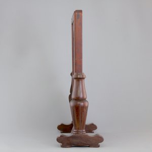 A Chinese dream stone plaque in a carved hardwood stand, 19/20th C. — photo 3