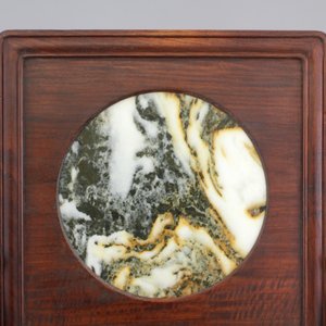 A Chinese dream stone plaque in a carved hardwood stand, 19/20th C. — photo 5