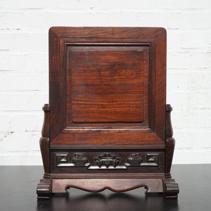 A Chinese dream stone plaque in a carved hardwood stand, 19/20th C. — photo 9
