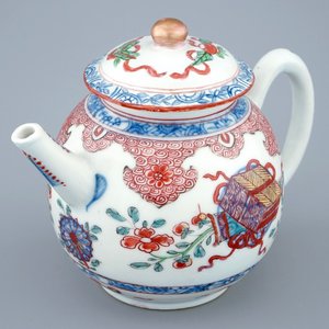 A Chinese Dutch-decorated Amsterdams bont teapot and cover, Kangxi — photo 1