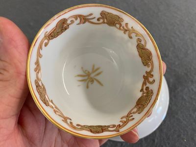 A Chinese Dutch market famille rose cup and saucer with the arms of van Isselmuden and van Haersolte, Qianlong — 照片 6