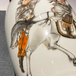 A Chinese eggshell porcelain vase with warriors flanking a horserider, Qianlong mark, Republic — photo 11