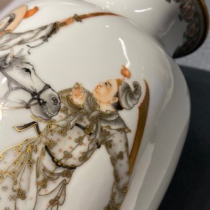 A Chinese eggshell porcelain vase with warriors flanking a horserider, Qianlong mark, Republic — photo 17