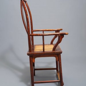 A Chinese elm wood "official's hat" armchair, 19th C. — 照片 3