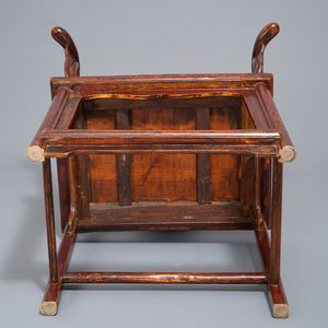 A Chinese elm wood "official's hat" armchair, 19th C. — 照片 7