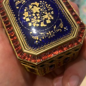 A Chinese embellished gilt-copper enamel snuff box and cover, Canton, Qianlong — 照片 14