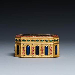A Chinese embellished gilt-copper enamel snuff box and cover, Canton, Qianlong — 照片 8
