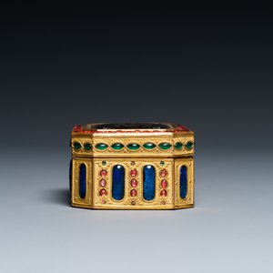 A Chinese embellished gilt-copper enamel snuff box and cover, Canton, Qianlong — 照片 9