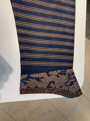 A Chinese embroidered silk blue-ground summer gauze 'nine dragons' robe, 19th C. — photo 8