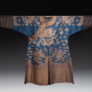 A Chinese embroidered silk blue-ground summer gauze 'nine dragons' robe, 19th C. — photo 1