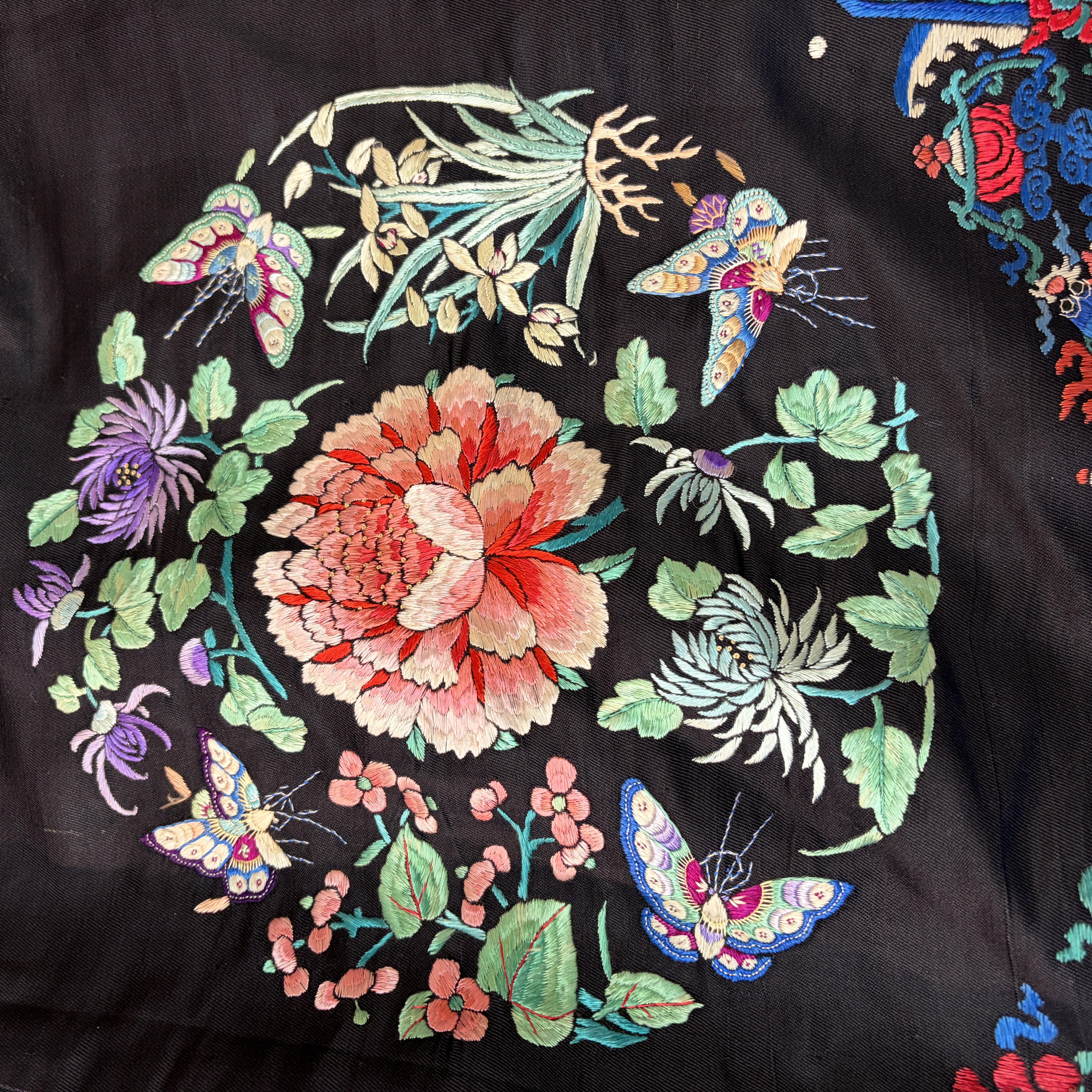 A Chinese embroidered silk dark-blue-ground robe with floral medallions — photo 32