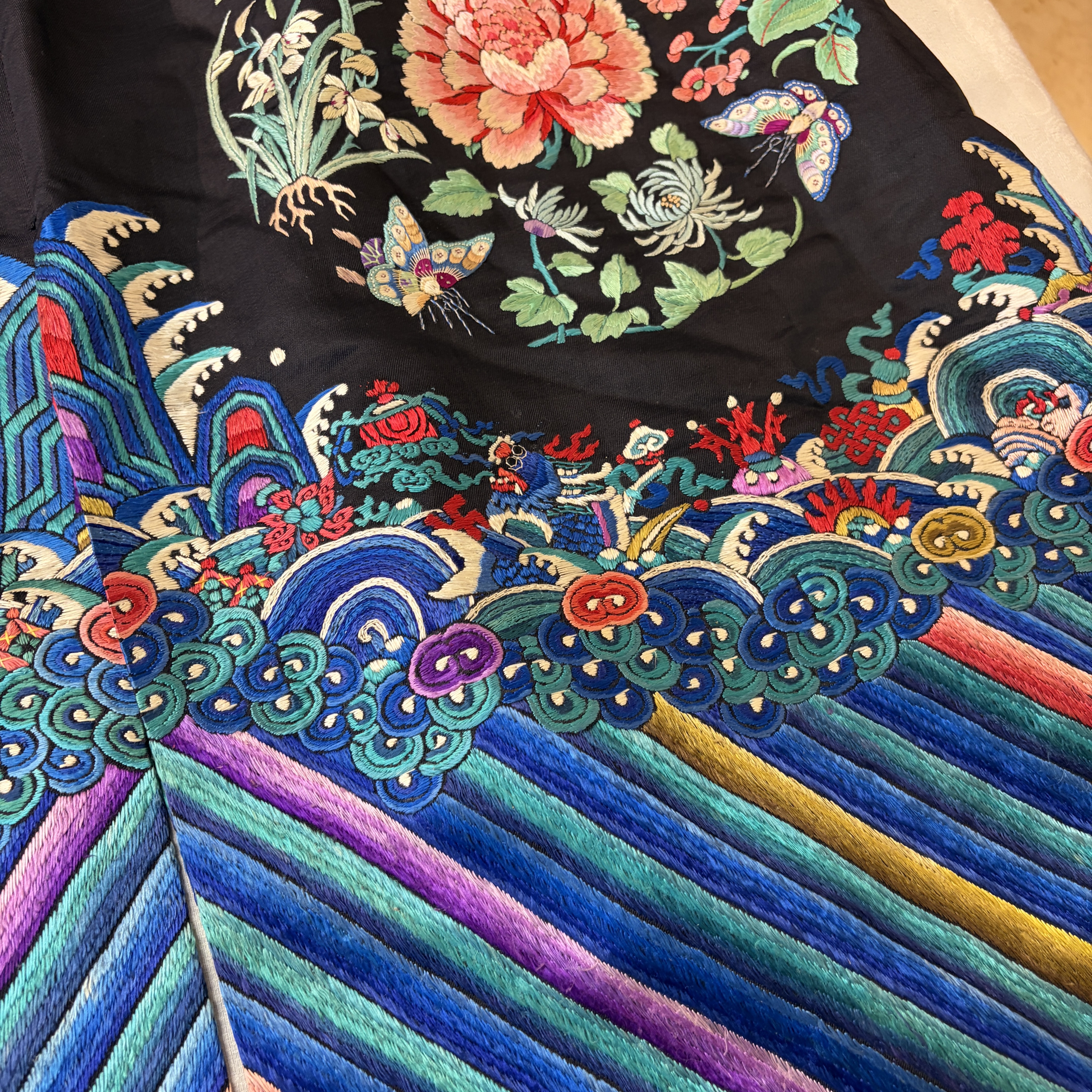 A Chinese embroidered silk dark-blue-ground robe with floral medallions — photo 35