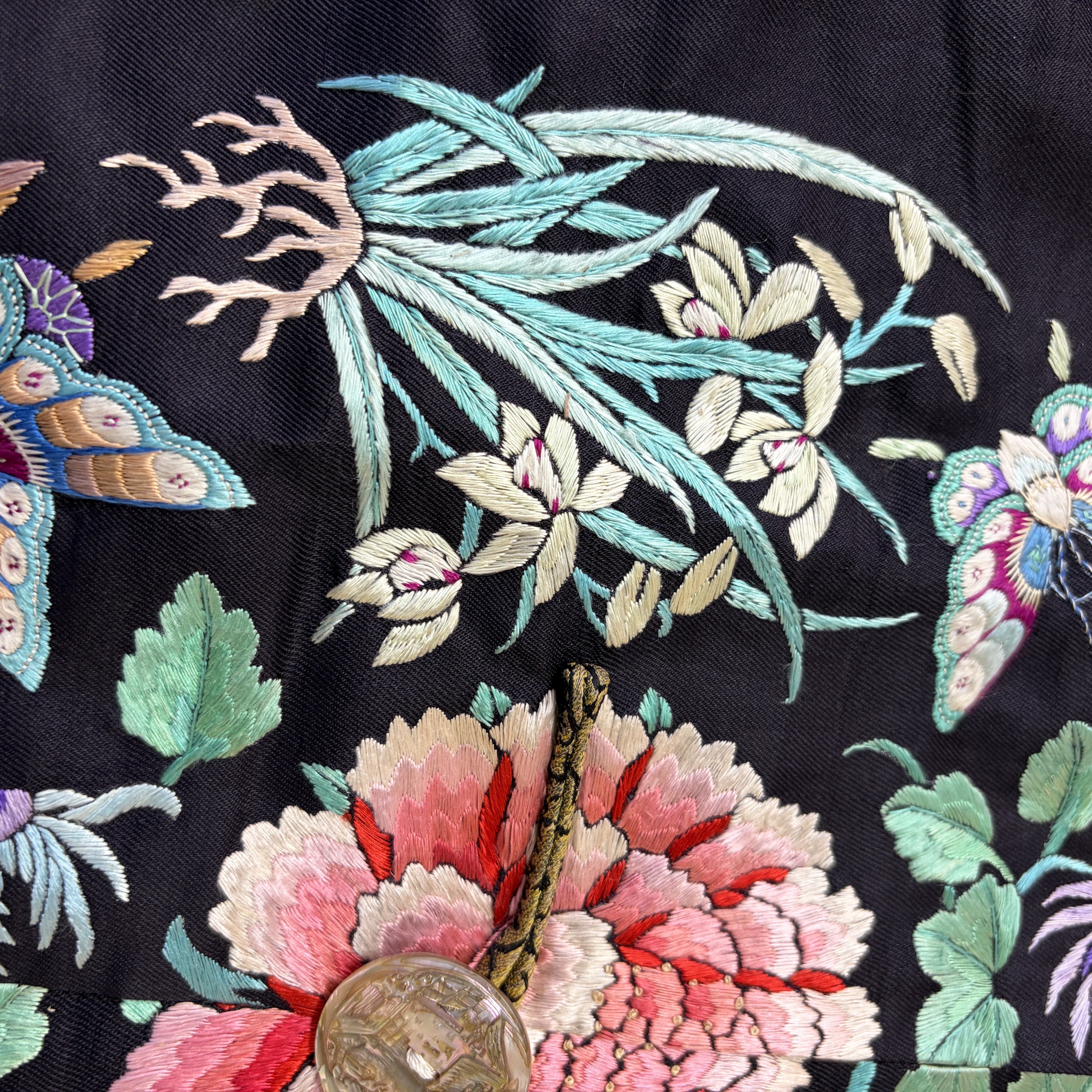 A Chinese embroidered silk dark-blue-ground robe with floral medallions — photo 4