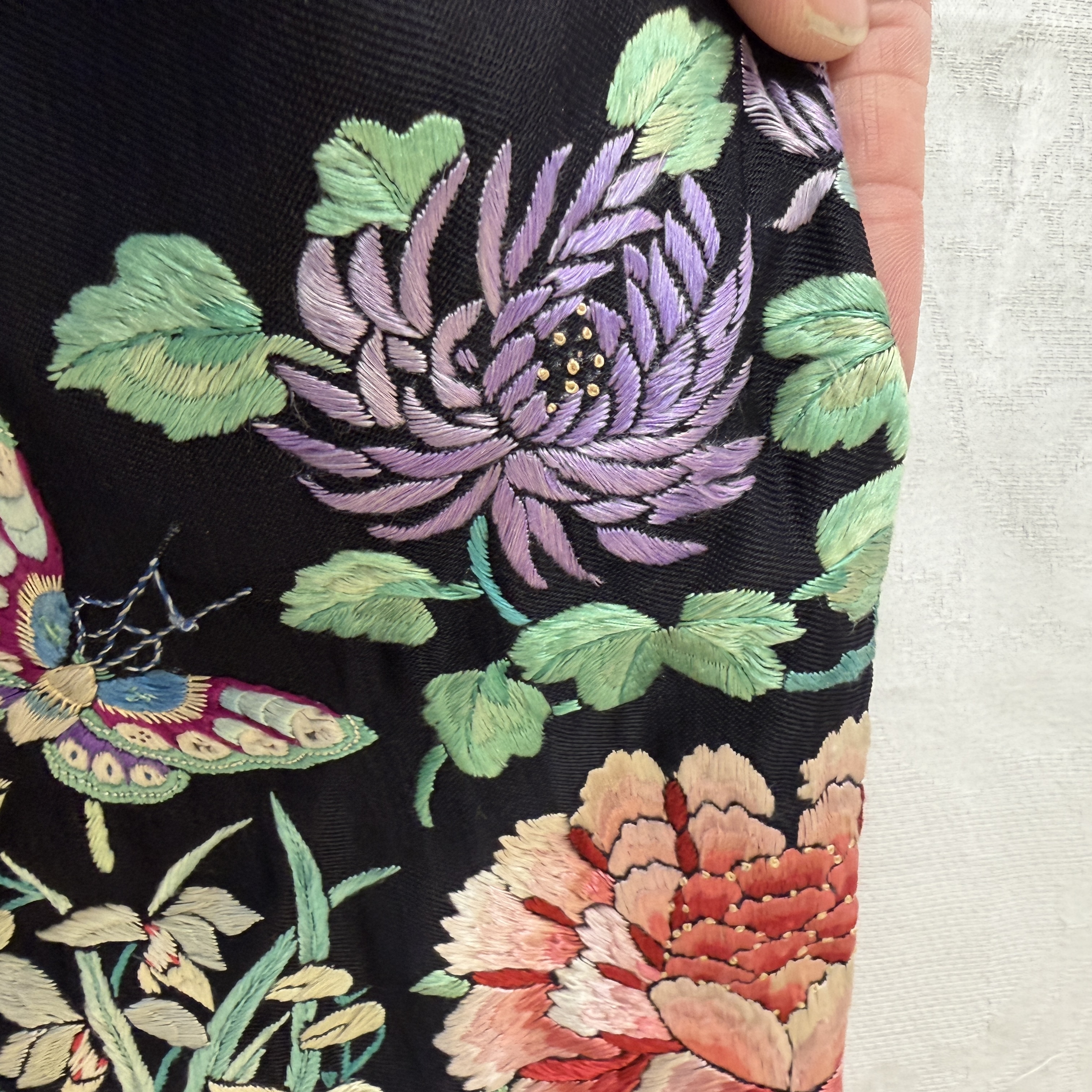 A Chinese embroidered silk dark-blue-ground robe with floral medallions — photo 6