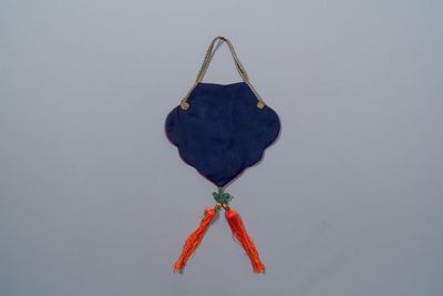A Chinese embroidered silk 'dragon and phoenix' skirt and a wallet pouch, 18/19th C. — photo 5