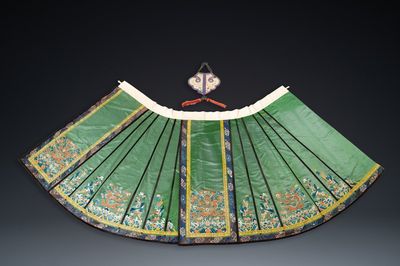 A Chinese embroidered silk 'dragon and phoenix' skirt and a wallet pouch, 18/19th C.