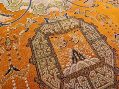 A Chinese embroidered silk 'kesi' cloth with Buddhist lions and phoenixes, 19th C. — photo 14