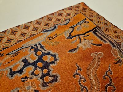 A Chinese embroidered silk 'kesi' cloth with Buddhist lions and phoenixes, 19th C. — photo 20