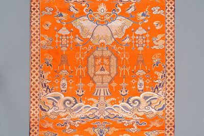 A Chinese embroidered silk 'kesi' cloth with Buddhist lions and phoenixes, 19th C. — photo 4
