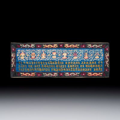 A Chinese embroidered silk panel with 'Eight Buddhist Emblems' and 'sutra', 19/20th C.