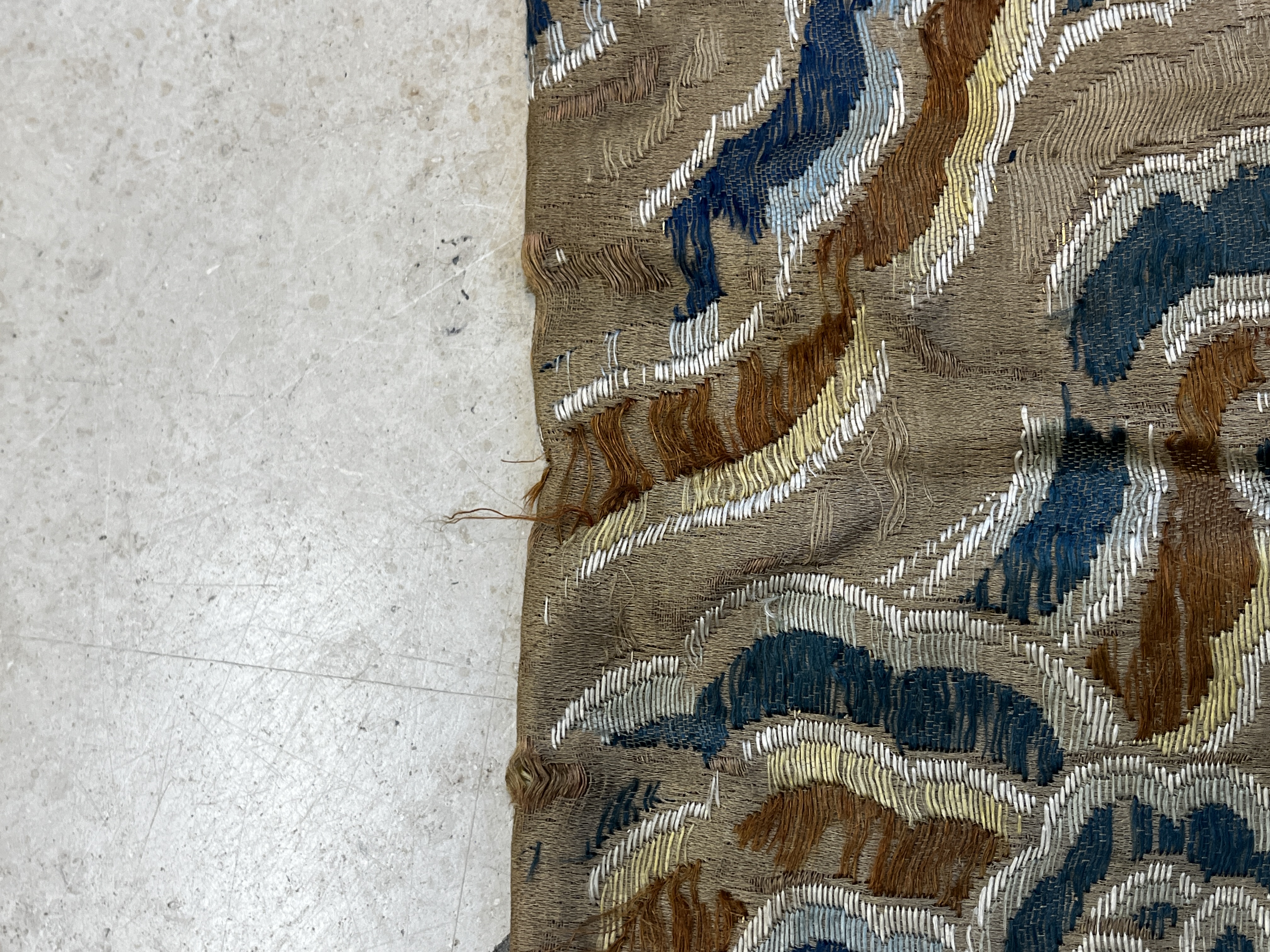 A Chinese embroidered silk panel — photo 10