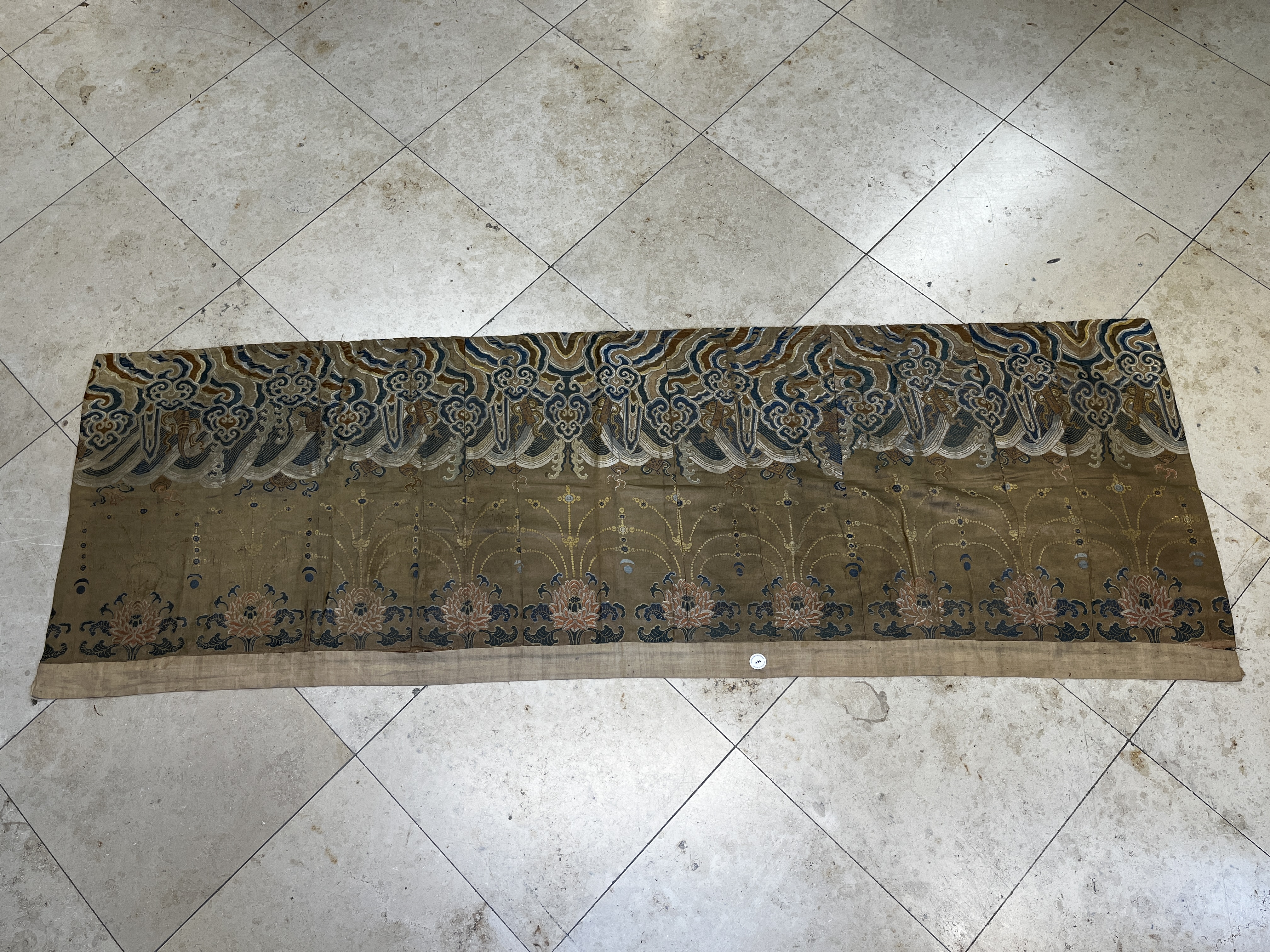 A Chinese embroidered silk panel — photo 1