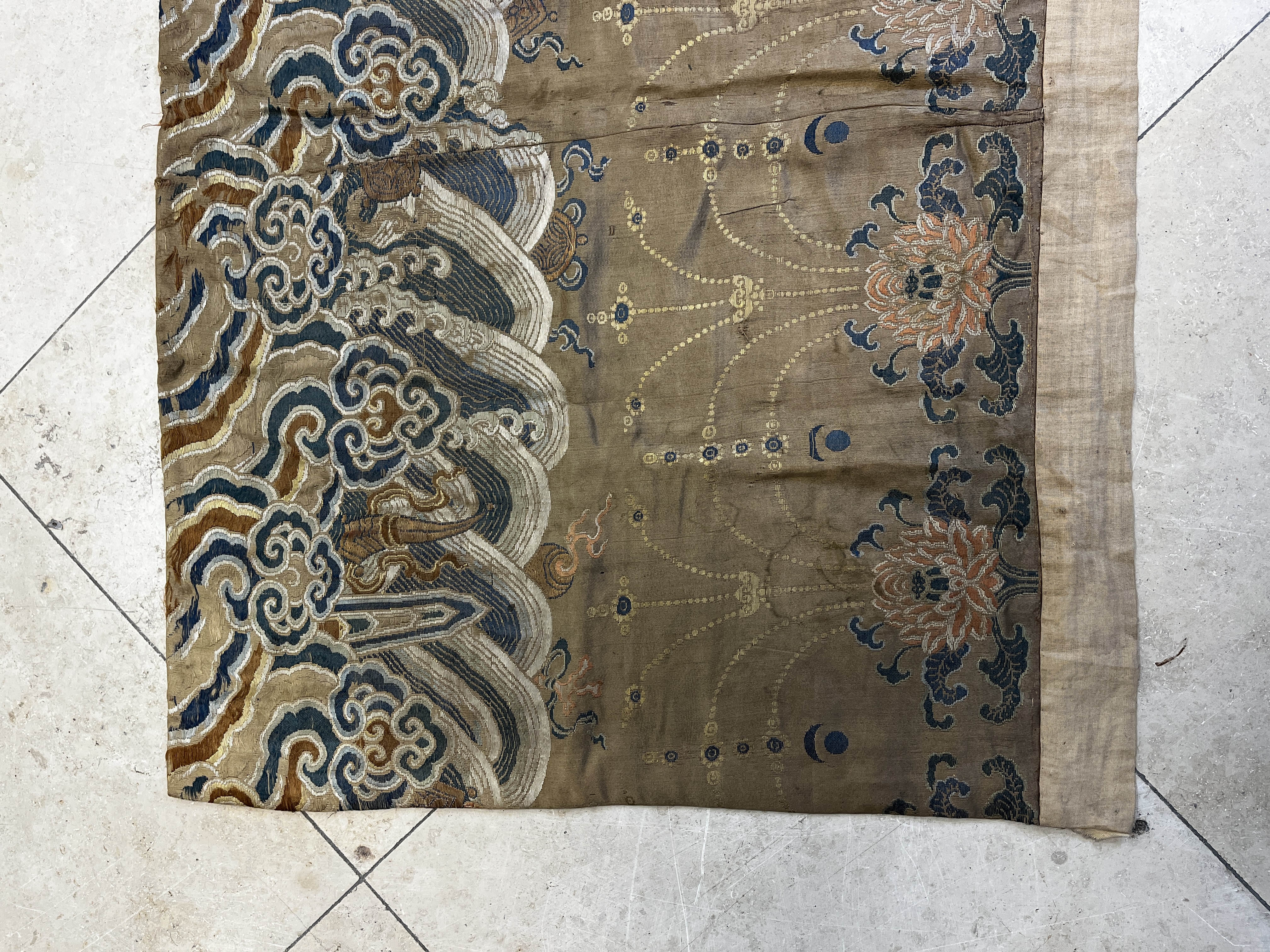 A Chinese embroidered silk panel — photo 2