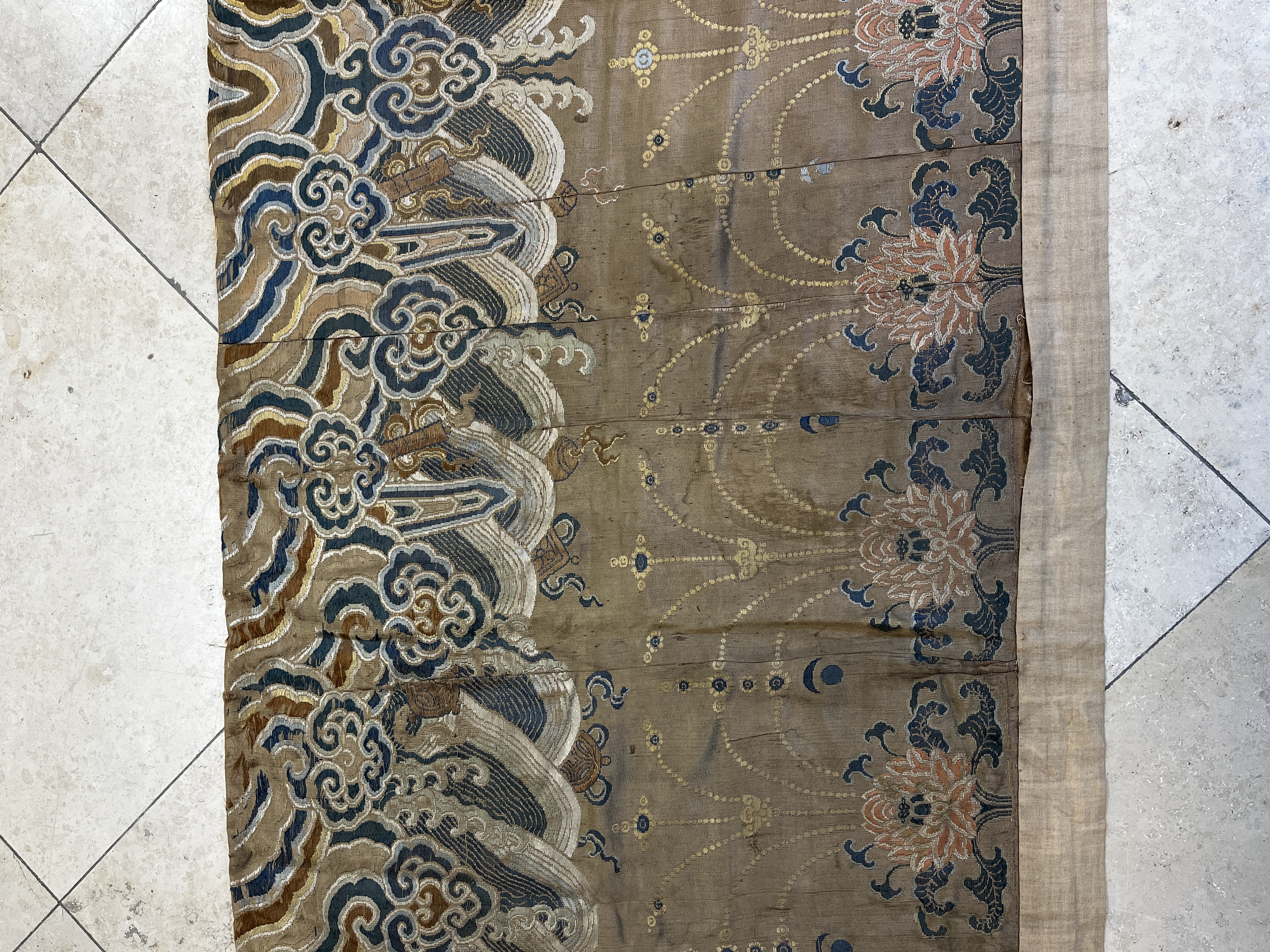 A Chinese embroidered silk panel — photo 3