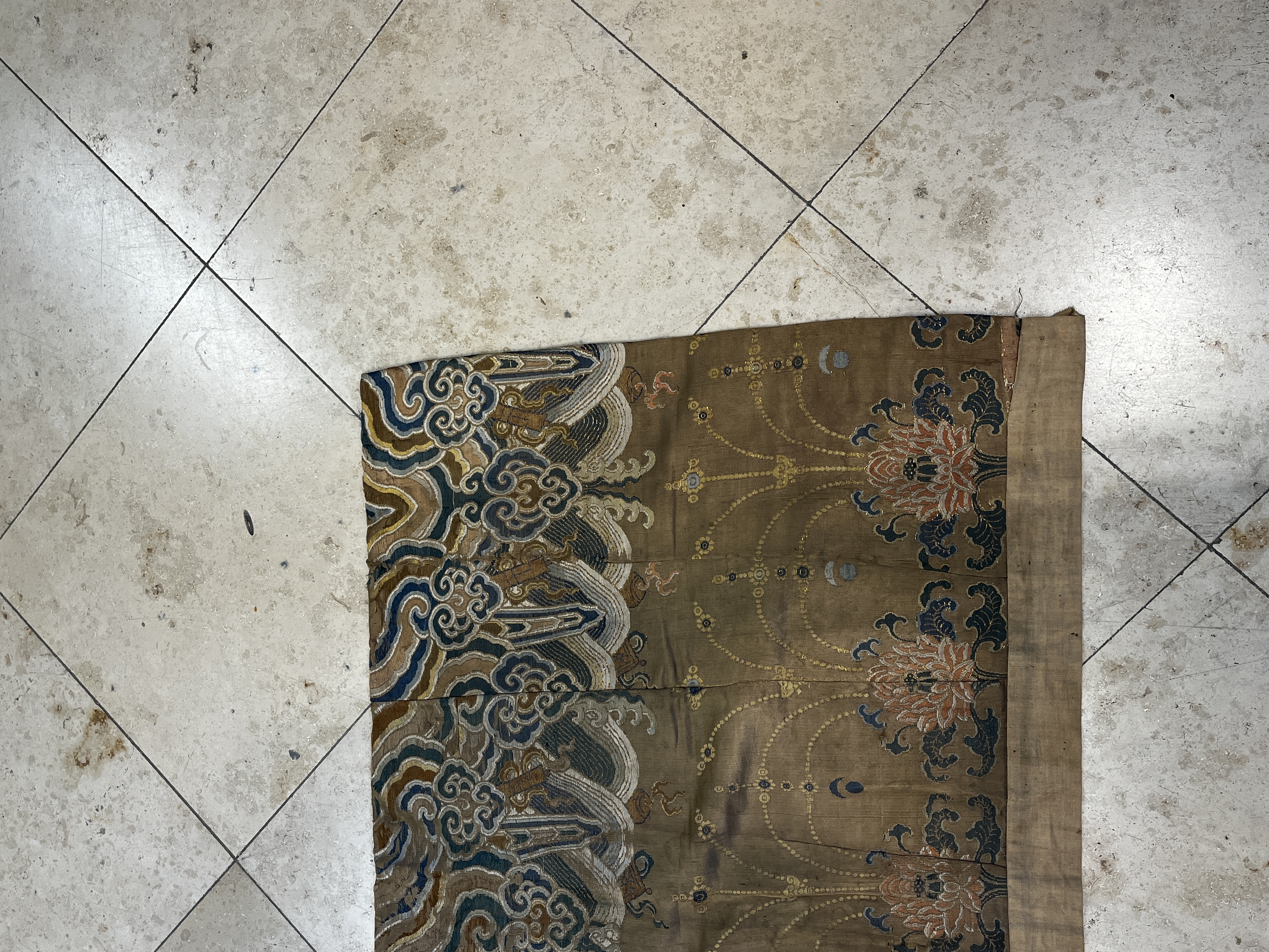 A Chinese embroidered silk panel — photo 7