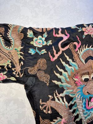 A Chinese embroidered silk Peking opera costume, Republic — 照片 20