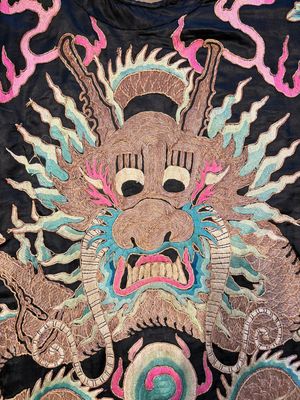 A Chinese embroidered silk Peking opera costume, Republic — 照片 2