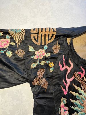 A Chinese embroidered silk Peking opera costume, Republic — 照片 8