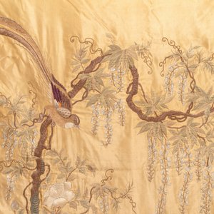 A Chinese embroidered silk 'Pheasants and Wistaria' panel, 19/20th C. — photo 2